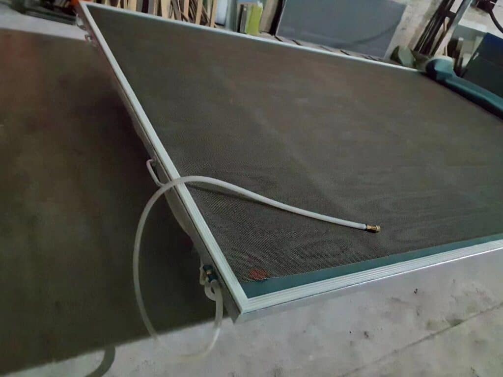 Silicone vacuum bag with reliable sealing edge for vacuum stability