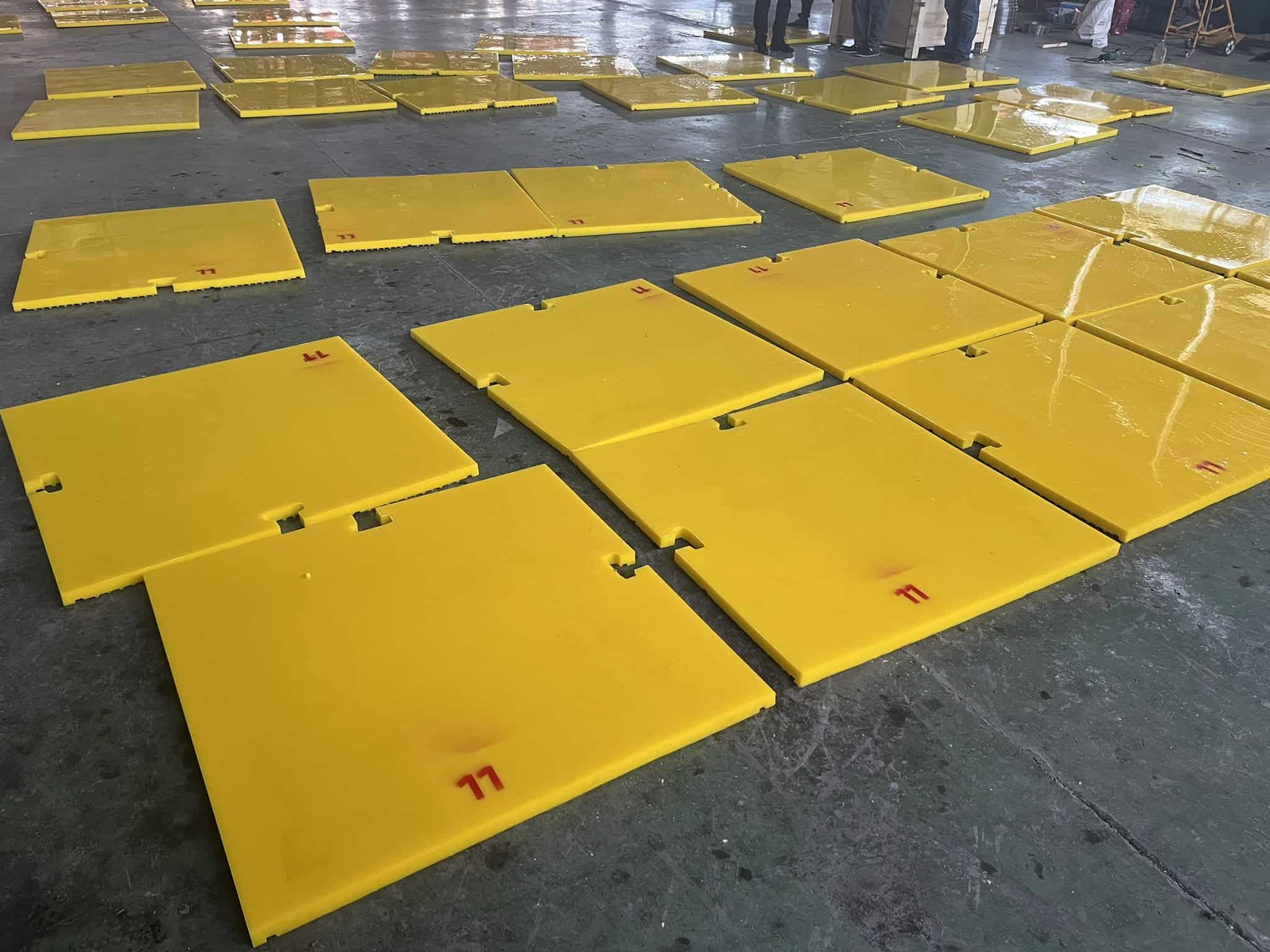 The Suconvey factory is currently producing anti-slip rig floor safety mats.