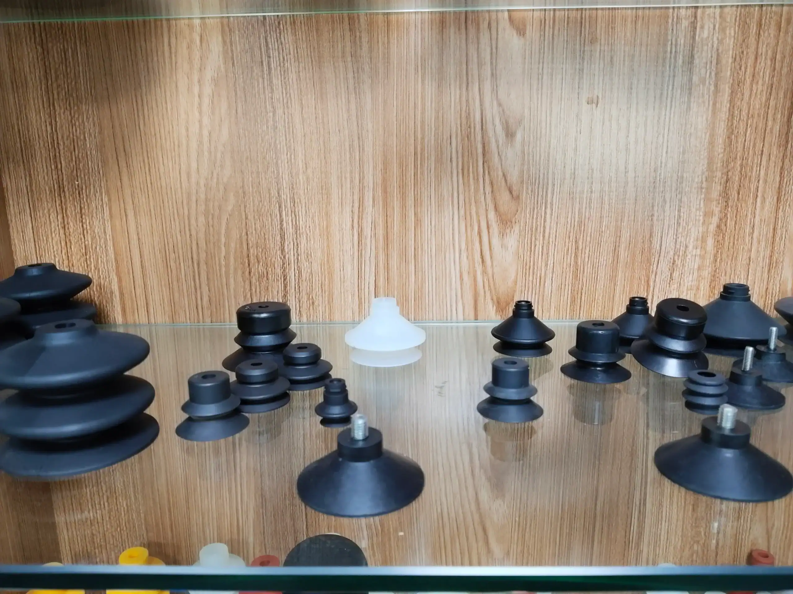 Industrial silicone suction cup with strong grip performance