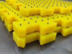 Anti-slip polyurethane mat for drilling platform