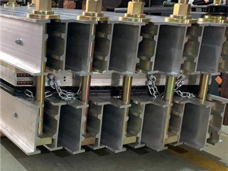 Conveyor belt hot vulcanizing machine