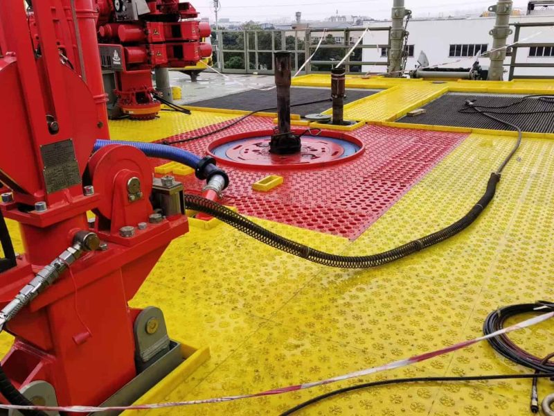 This is a picture of rig floor safety polyurethane mat for anti slip in drilling platform.