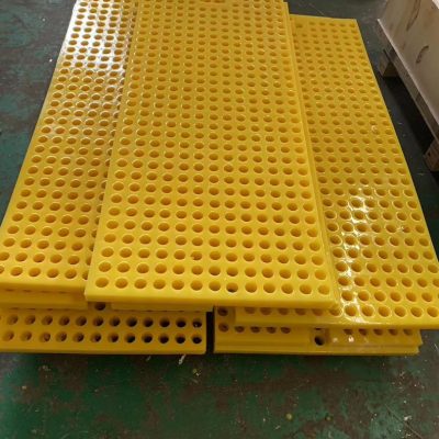 This is a set of polyurethane drill rig floor mats with hole from Suconvey factory.