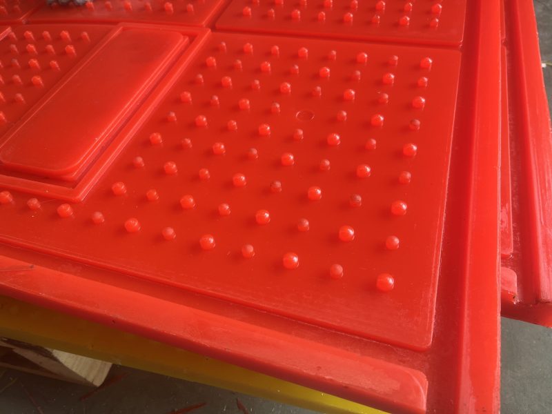 SUCONVEY PU nails Red rig safety mat with channels