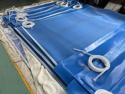 Silicone vacuum bag with reliable sealing edge for vacuum stability
